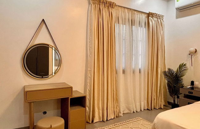 Lighthouse Signature Suites - Photo 14