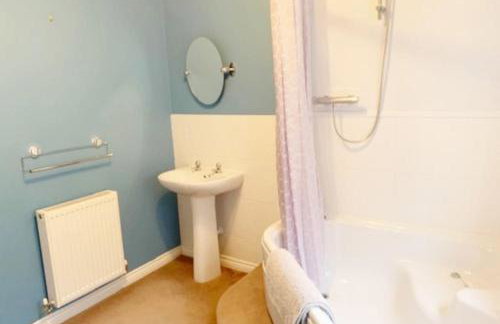 SPACIOUS DETACHED 5 Bedroom4 Bathroom WIFI Parking - Foto 12