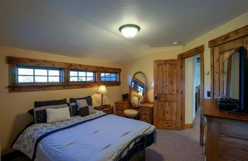 Scenic Mountain Cabin with Creekside Deck & Outdoor Fireplace near North Meadow Creek, Montana - Foto 29