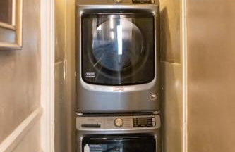 5 Bedroom 3200 Sq Ft House for Downtown Travelers - Photo 30