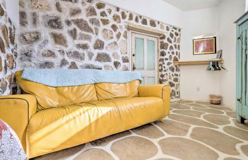 Quirky Santa Cruz Studio with Shared Courtyard! - Foto 8