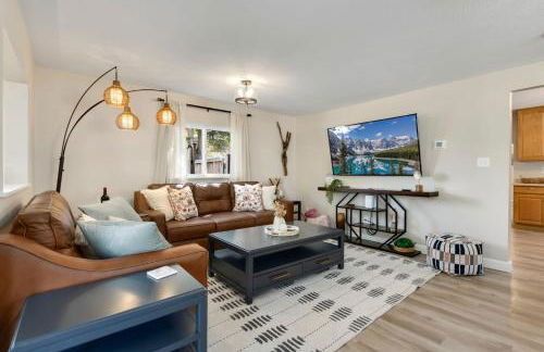 Downtown Windsor Home with Hot Tub and Pool Table - Foto 23