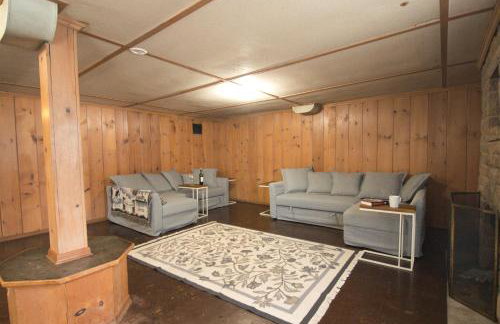Spacious 5BR 2BA Home - Fenced Yard, BBQ, Fire Pit - Foto 12