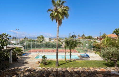 Villa a 300 Mt. dal Mare (Magaggiari) con campo da tennis - Foto 2