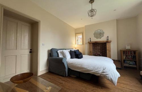 Luxury country oak beamed peaceful retreat - Photo 8