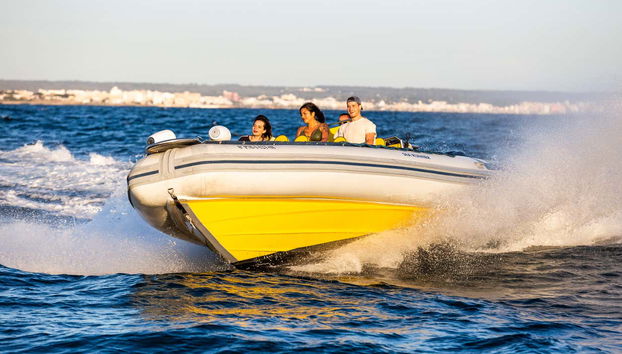 Diversão assegurada a bordo da lancha