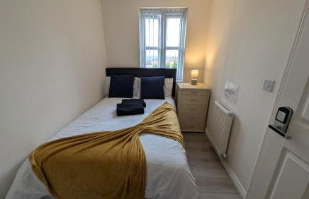 Large Modern House with Private Parking - Foto 94