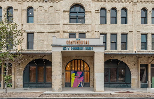 The Continental, powered by Placemakr - Downtown - Market Square - Photo 80