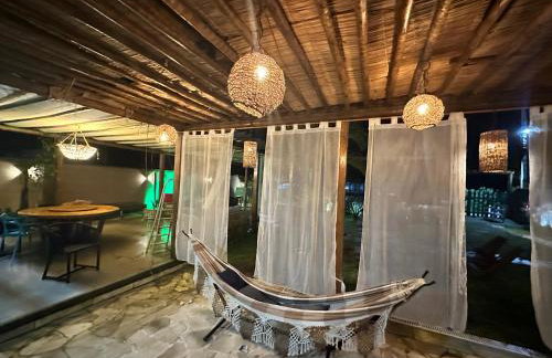 Pé na areia, vista incrível, casa aconchegante, ampla e de um astral - Foto 9