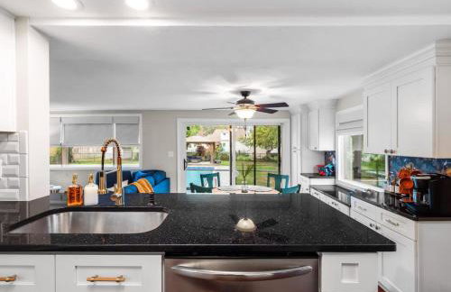 4 Bedroom Pool and Hot Tub Home Near Cleveland - Photo 27