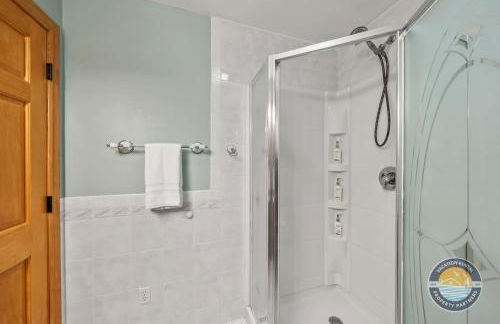 New Lake Como Retreat with Bar and Pool Table - Foto 17