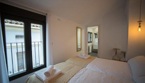 Apartamentos Plaza del Torico - Photo 4