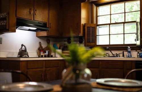 5BR Woodland Retreat on 7 Acres with a Pond - Foto 28