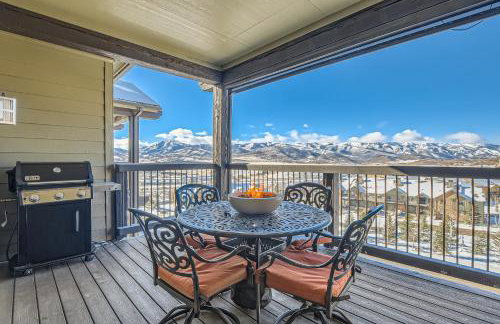 Private Hot Tub, Close to Resorts - Private Hot Tub - Close to PC, Mountain Mansion Family Getaway - Photo 3