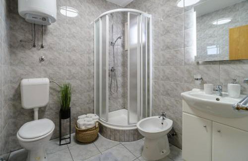 Villa TM with private heated pool, poolhouse & private garage - Photo 44