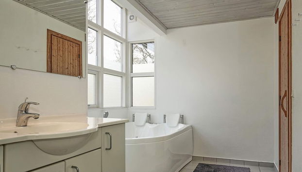 10 Person Holiday Home in Hasle - Foto 3, Wellnessanwendung