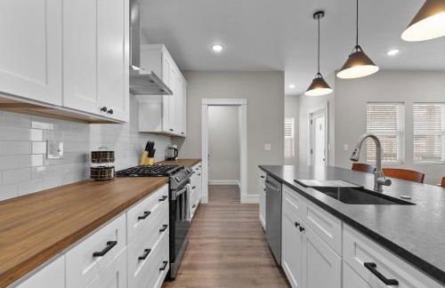 Bright Urban Comfort | JZ Vacation Rentals - Foto 73