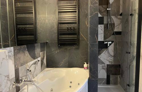 Family & Business Sauna Apartments No15 Leśny nad Zalewem Cedzyna Unikat - 3 Bedroom with Private Sauna, Bath with Hydromassage, Terrace, Garage, Catering Options - Foto 9