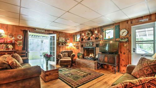 Pet-Friendly Cabin with Fire Pit, BBQ and Great Deck! - Foto 2