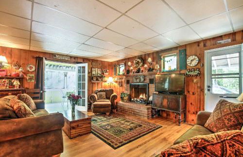 Pet-Friendly Cabin with Fire Pit, BBQ and Great Deck! - Foto 2