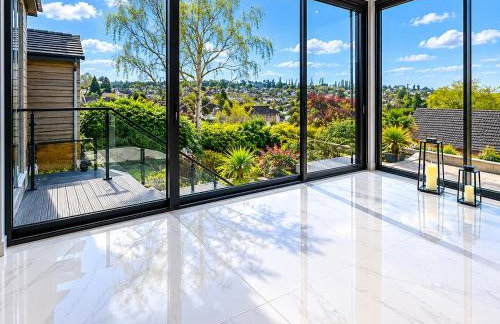 Luxurious & Elegant 6-Bed House - Photo 18