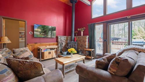 Relaxing Pocono Stay Near Lake with Hot Tub & BBQ - Foto 5