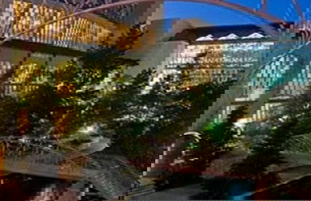 Experience Serenity in a 4BR 3BA Downtown Home - Foto 36