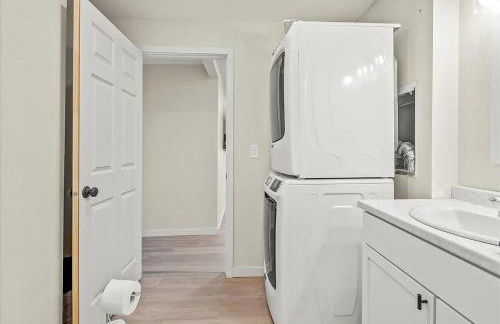 Riverside Retreat - Renovated Home on 15 Acres! - Foto 16