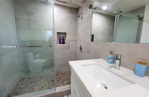 Modern 2BR Guest Suite w En-Suite Bathrooms 10 min to Rodeo Drive Near Kaiser and Cedars hospitals - Foto 42