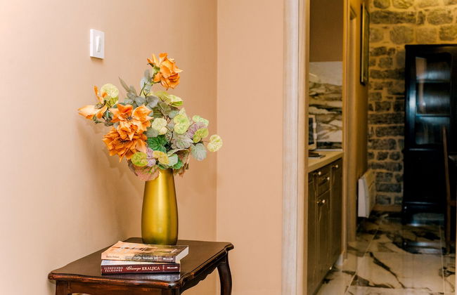 D & Sons Apartments - Photo 17