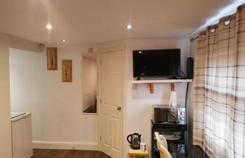 Peaceful Studio En-suite pvt entrance Garden free parking - Foto 5