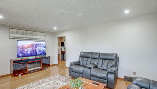 Walk to Park Waterloo Home with Furnished Deck - Foto 2