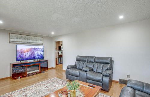 Walk to Park Waterloo Home with Furnished Deck - Foto 2