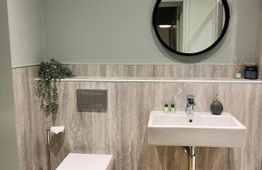 Beach Retreat, Stylish 1-Bed in Canford Cliffs - Photo 8