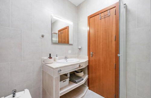 Villa Serena Marbella - Luxury villa with pool & sea views - Photo 37