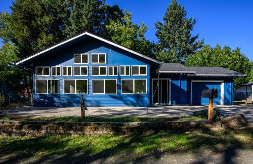 Blue House - private 2 bed, 2 bath home with garage - Photo 39