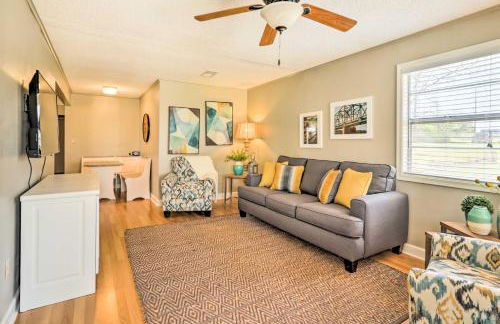 Charming Home with Porch Walk to Greers Ferry Lake! - Foto 2