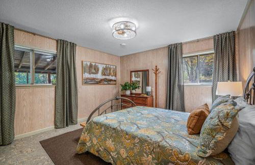 Big Yard Family Getaway - Pets OK - Grill and Hike - Foto 33