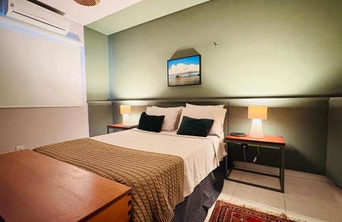 Descubra a Casa Felicidade em Belém! Climatizada, com sala ampla, 2 quartos, mezanino e Wi-Fi veloz. Localização central perto de atrações e gastronomia. Viva a Amazônia com conforto exclusivo. Reserve já sua experiência inesquecível! - Photo 2