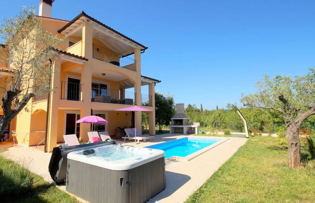 Villa in Rakalj Near Beaches With Pool - Foto 1
