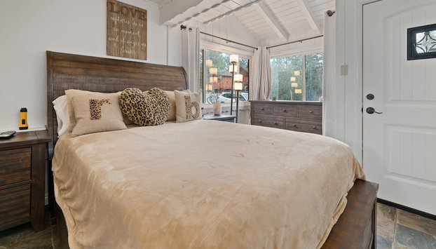 Louie Bear - Perfect cabin for families! It comes with a hot tub! - Foto 3, Habitación