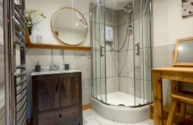 Beautiful 1-bed Cabin in Newmarket - Foto 3