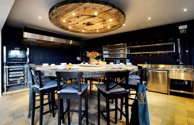 Group Villa With Pool & Sauna - Photo 30