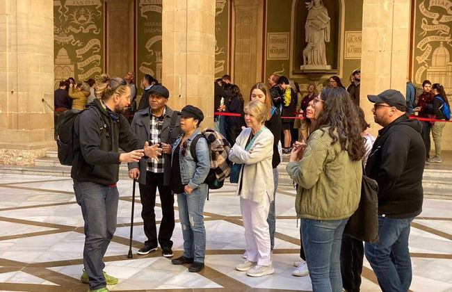 Excursión a Cardona, Montaña de Sal y Montserrat en grupo reducido - Foto 4