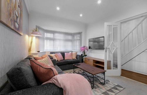 Family-Friendly 4-Bed near Parks & Transport Links - Foto 18