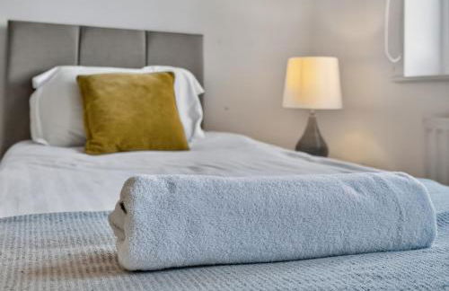 Spacious 4BR Newport Home - Ideal for Families & Groups - Foto 48