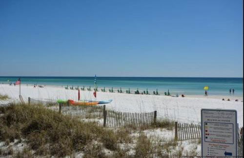 Sterling Sands 604 2 Bedroom Condo by RedAwning - Foto 81