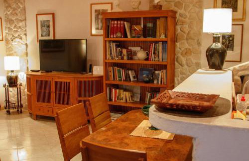 Apartments-Estate under the Paintbrush - Photo 42