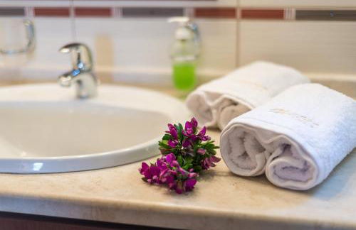 Hectoras Villa in Plaka BY APOKORONAS-VILLAS - Photo 37