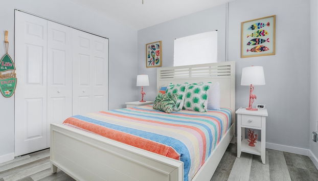 171 Washington ~ Dune Our Thing ~ Unit A ~ Fabulous Pool Home! 2 Bedroom Home by RedAwning - Foto 5, Habitación